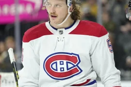 Michael Pezzetta célèbre à la Tiger Williams